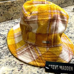 Steve Madden NWT bucket hat. Flannel mustard, off white, maroonish plaid.
